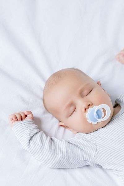 baby sleeping on his back .Best portable baby bed.
