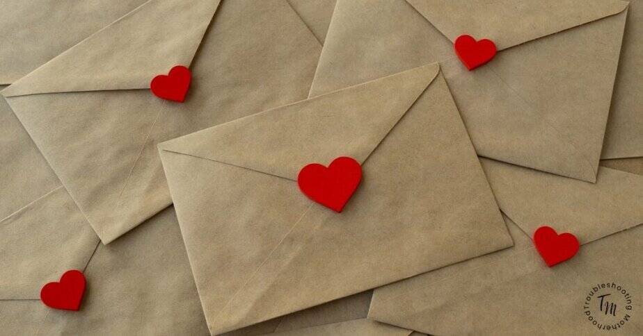 What to Write on Valentine's for kids. Image of brown paper envelopes with heart sticker holding them closed. 